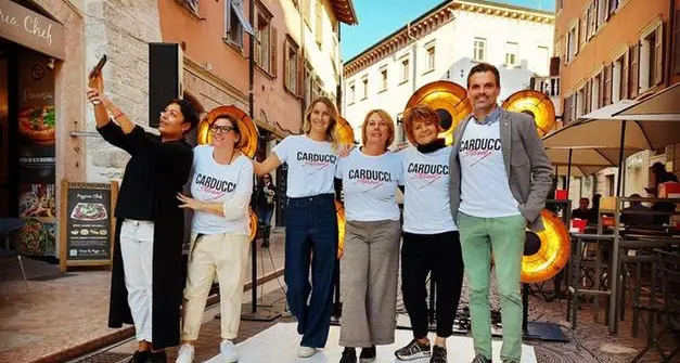 Carducci Street torna in centro stasera a Trento: sfilata e negozi protagonisti