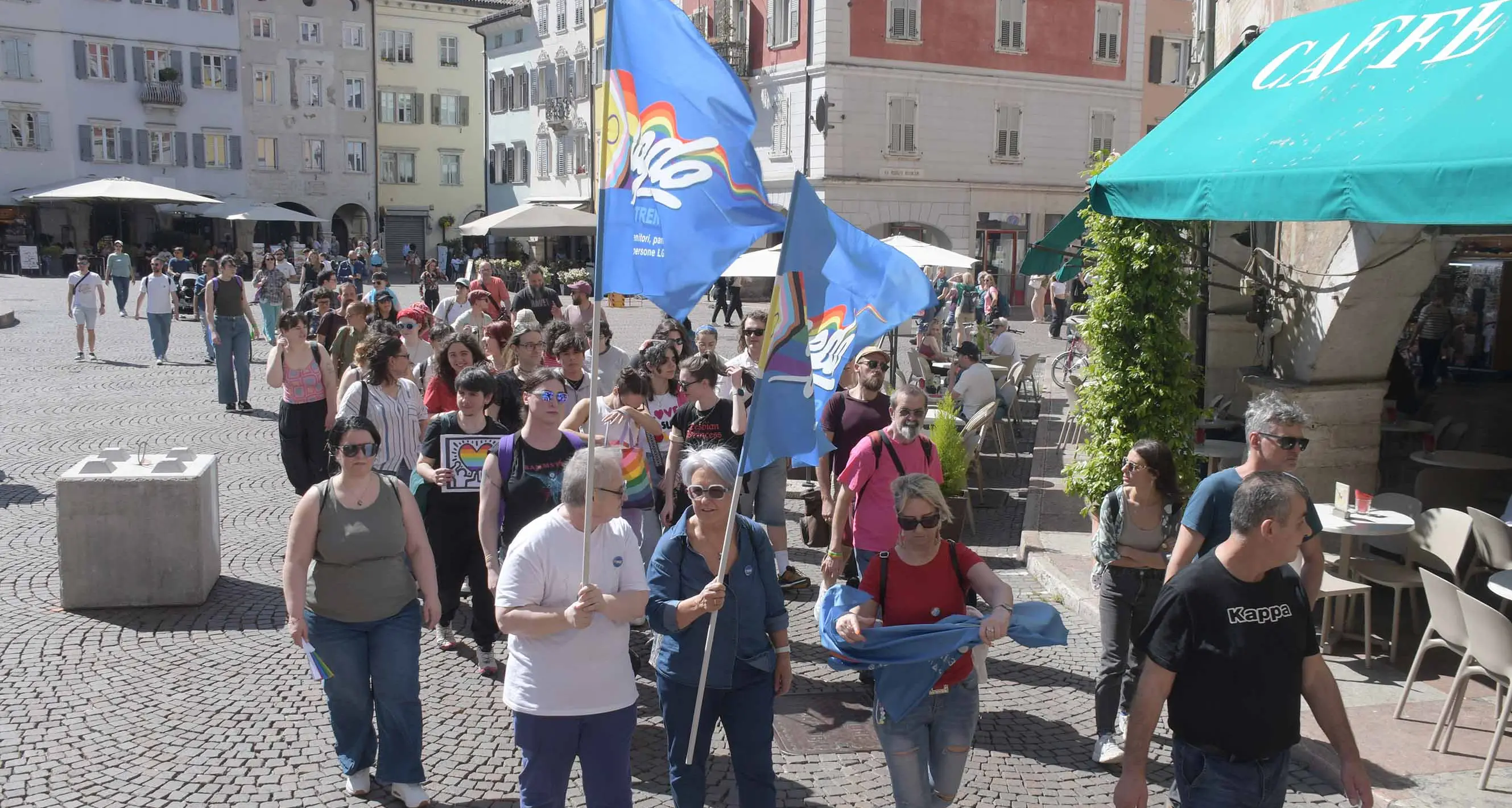 Trento, corteo per la visibilità lesbica in centro: “In piazza per diritti e autodeterminazione”