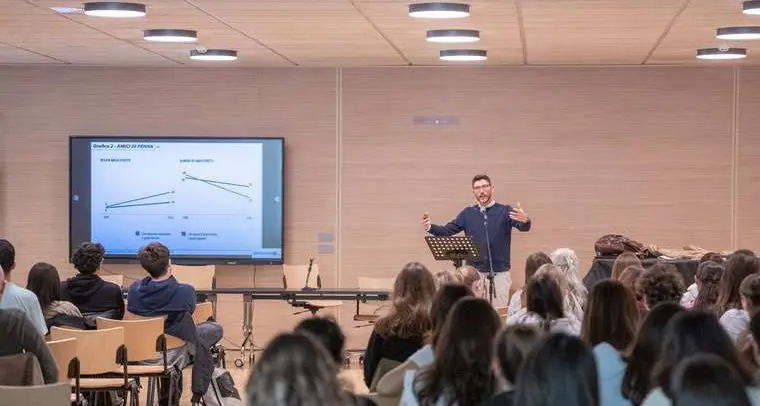Geopolitica e crisi Usa, l'analista di Limes al liceo Maffei: «In politica per proteggere la comunità»