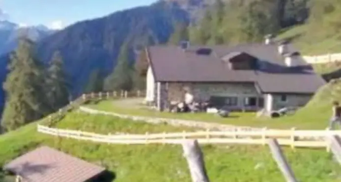 Amianto trovato nel pascolo di Malga Plan a Massimeno: bonifica in corso, malga chiusa ai turisti