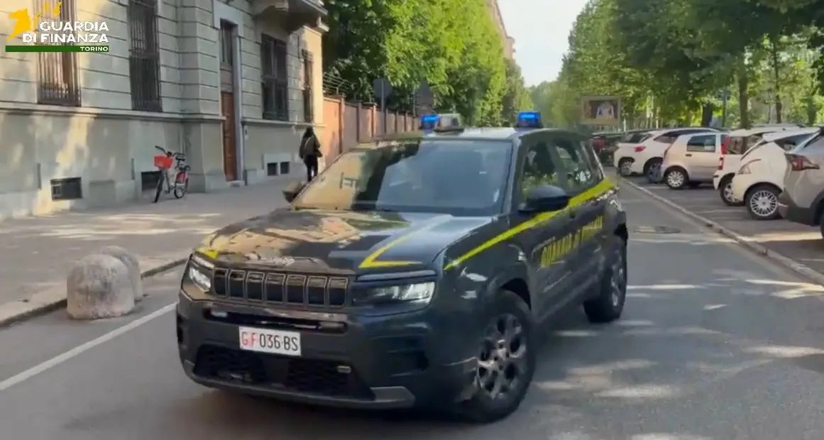 Bonus giovani rivenduto online: scoperta frode da 83 mila euro, nei guai 190 ragazzi