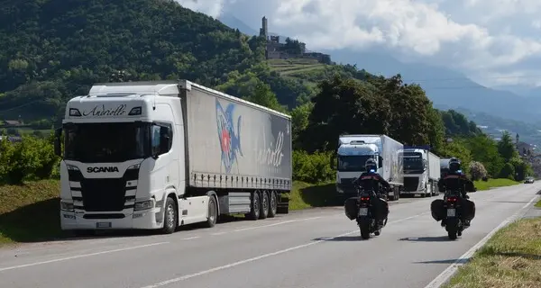 Oltre cento multe ai motociclisti: scattano i controlli dei carabinieri sulle strade del Trentino