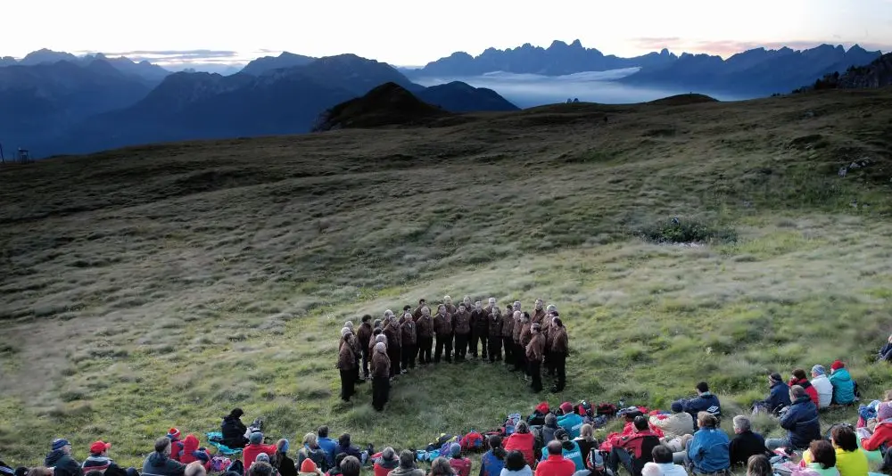 I Suoni delle Dolomiti 2026: da Daniele Silvestri a Mario Brunello tra le vette. Il programma completo