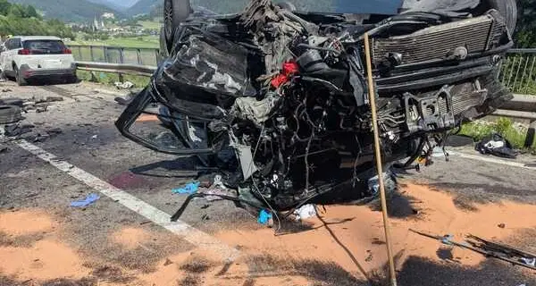 Schianto sulla statale a Brunico: un morto e diversi feriti