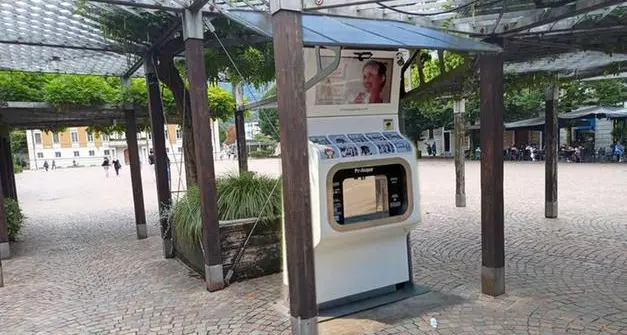 Acqua frizzante gratis in piazza Fiera, la Fiepet contro il Comune: «Concorrenza sleale ai pubblici esercizi»