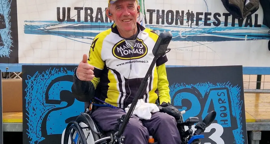 Il maratoneta che non s'arrende mai: otto gare in cinque mesi e 9.000 km all'anno
