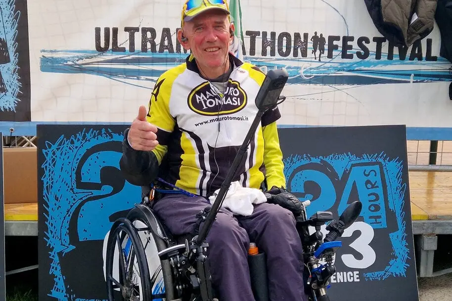 Il maratoneta che non s'arrende mai: otto gare in cinque mesi e 9.000 km all'anno