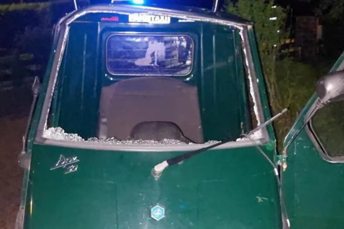 Apecar si ribalta a Tiarno di Sopra: due giovani al Santa Chiara in codice rosso