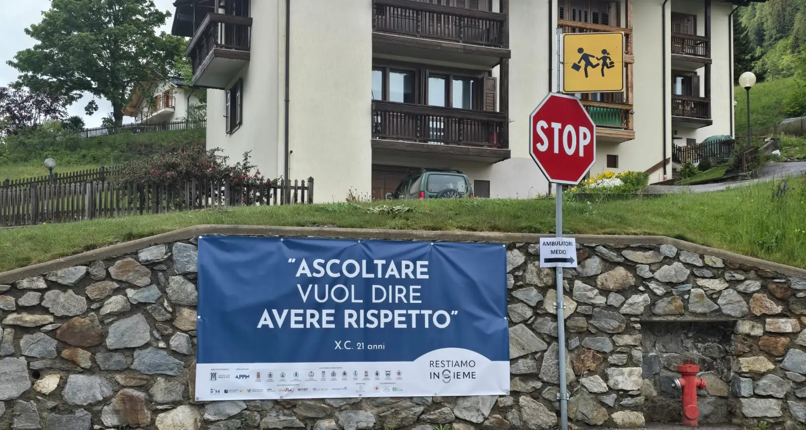 Striscioni del dialogo in Val di Sole: l’invito è “Restiamo insieme\"