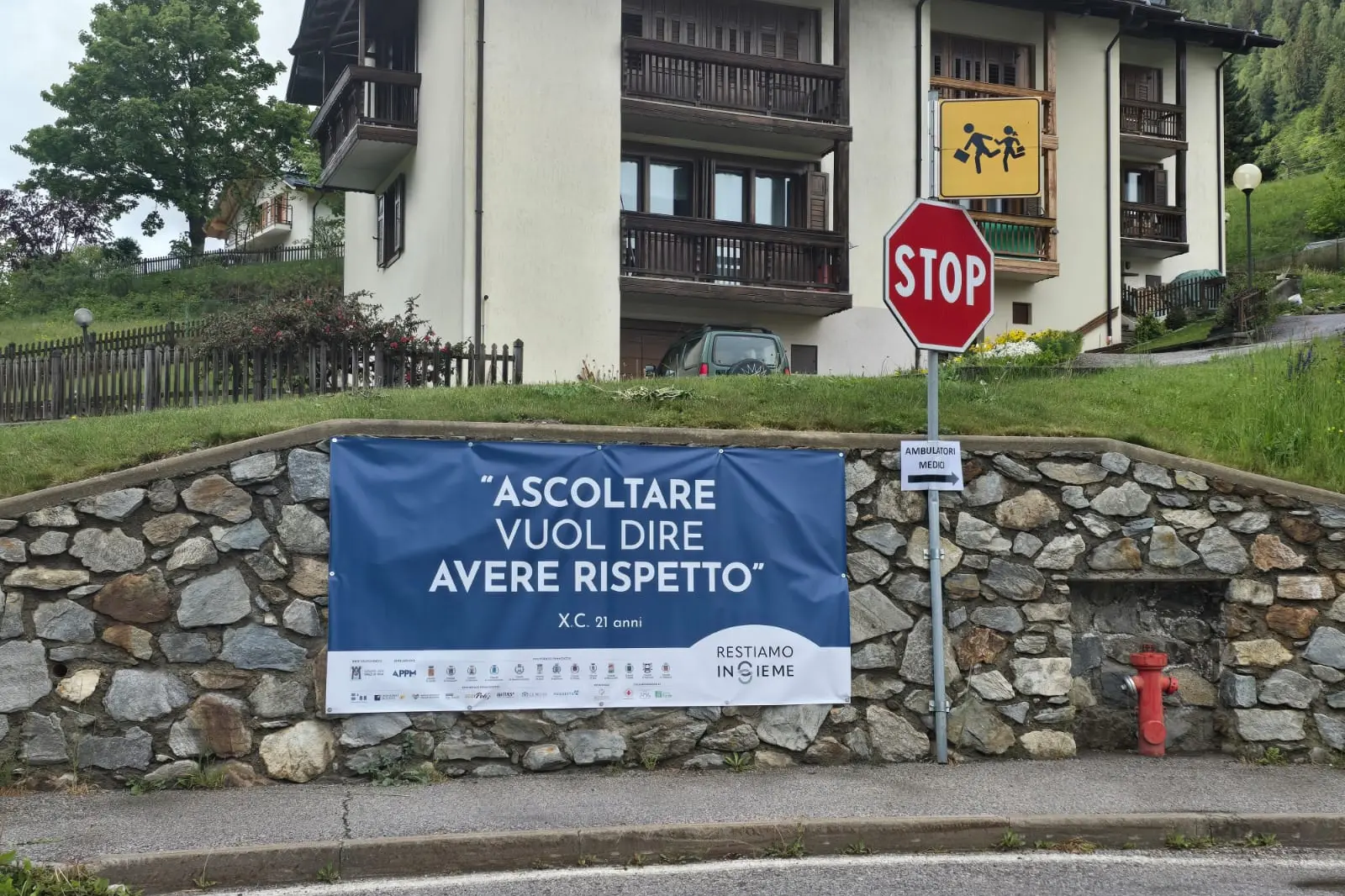 Striscioni del dialogo in Val di Sole: l’invito è “Restiamo insieme\"
