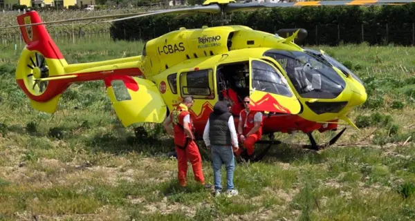 Scivola dal sentiero e precipita per 40 metri: 28enne in ospedale