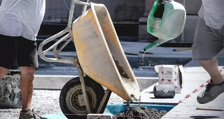 Caldo nei cantieri, la Cgil attacca: «Trentino senza ordinanze a tutela dei lavoratori»