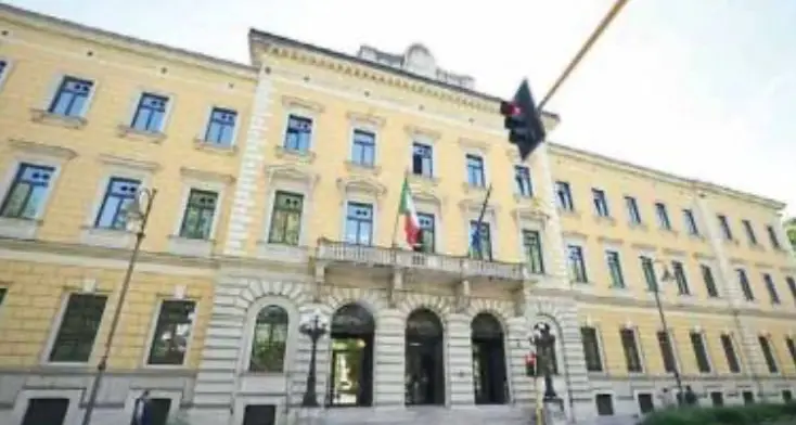 Permesso negato dopo spaccio e maltrattamenti: dovrà lasciare l'Italia