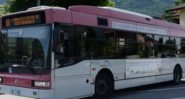 Trentino Trasporti, il Pd attacca: “Obliteratrici e display guasti, ritardi e disservizi”