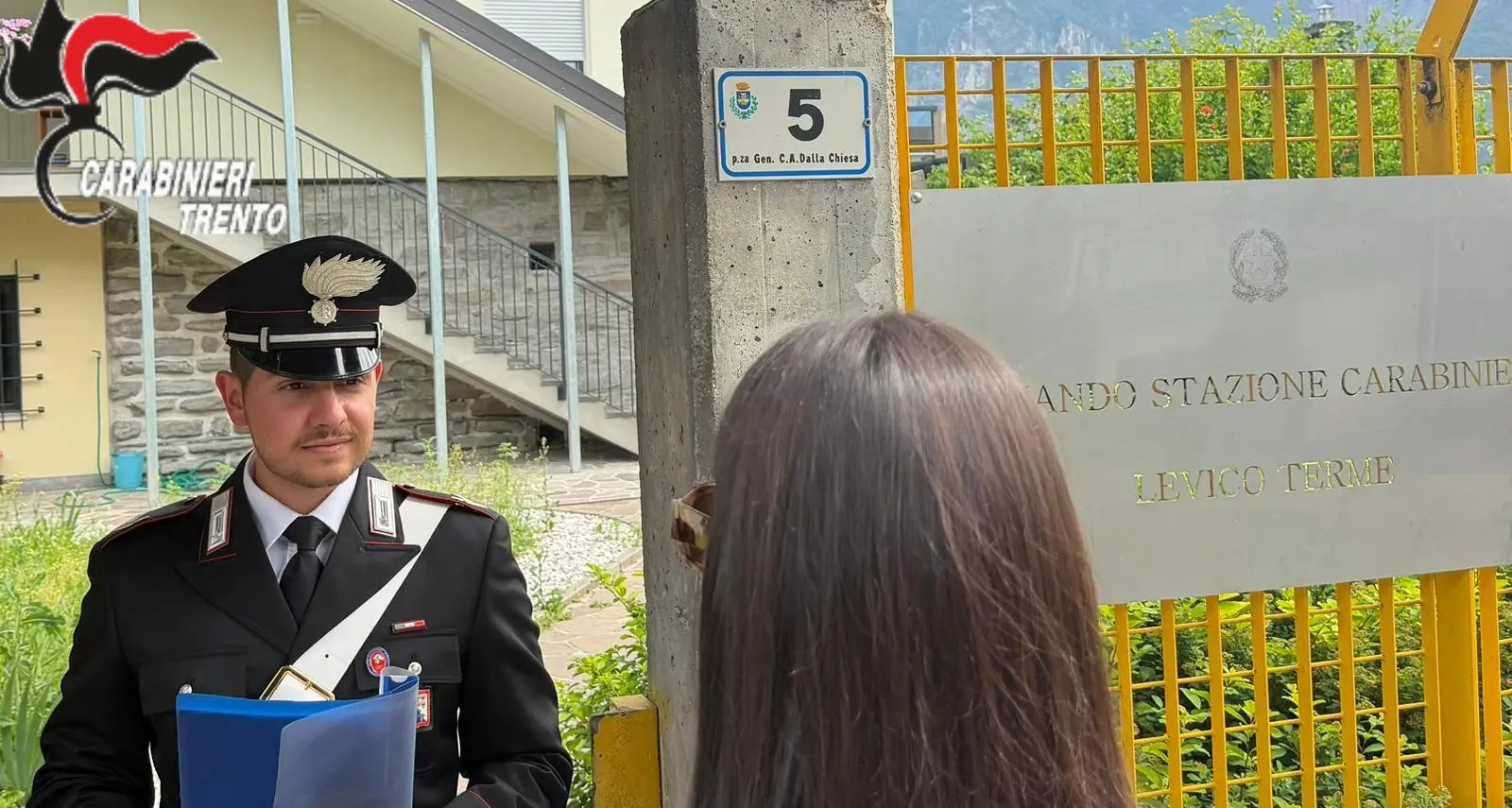 Tentano di svuotarle il conto con la truffa del finto maresciallo: salvati 19.500 euro a Levico