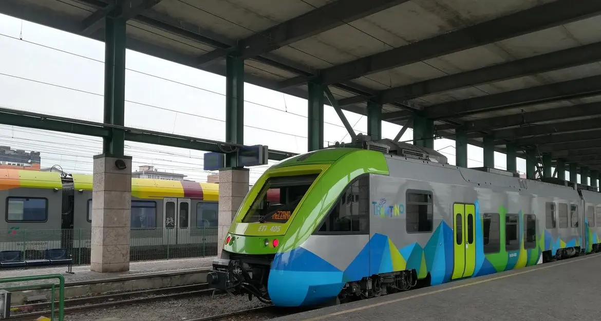 Trentino Trasporti, biglietti del treno acquistabili a bordo anche con bancomat e carta di credito