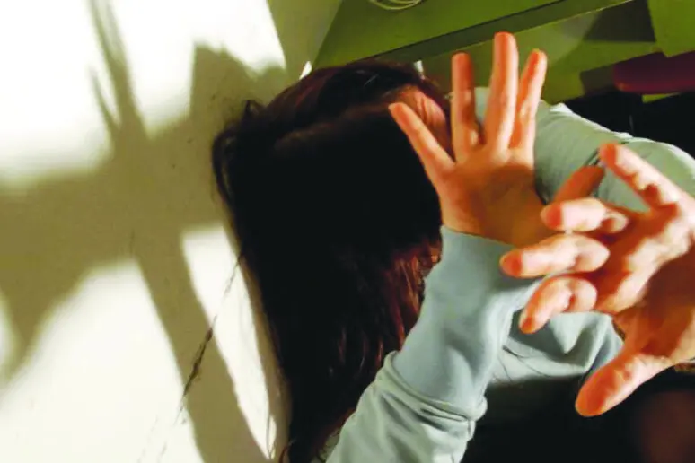 Denuncia la violenza dopo otto anni, 50enne assolto dal giudice