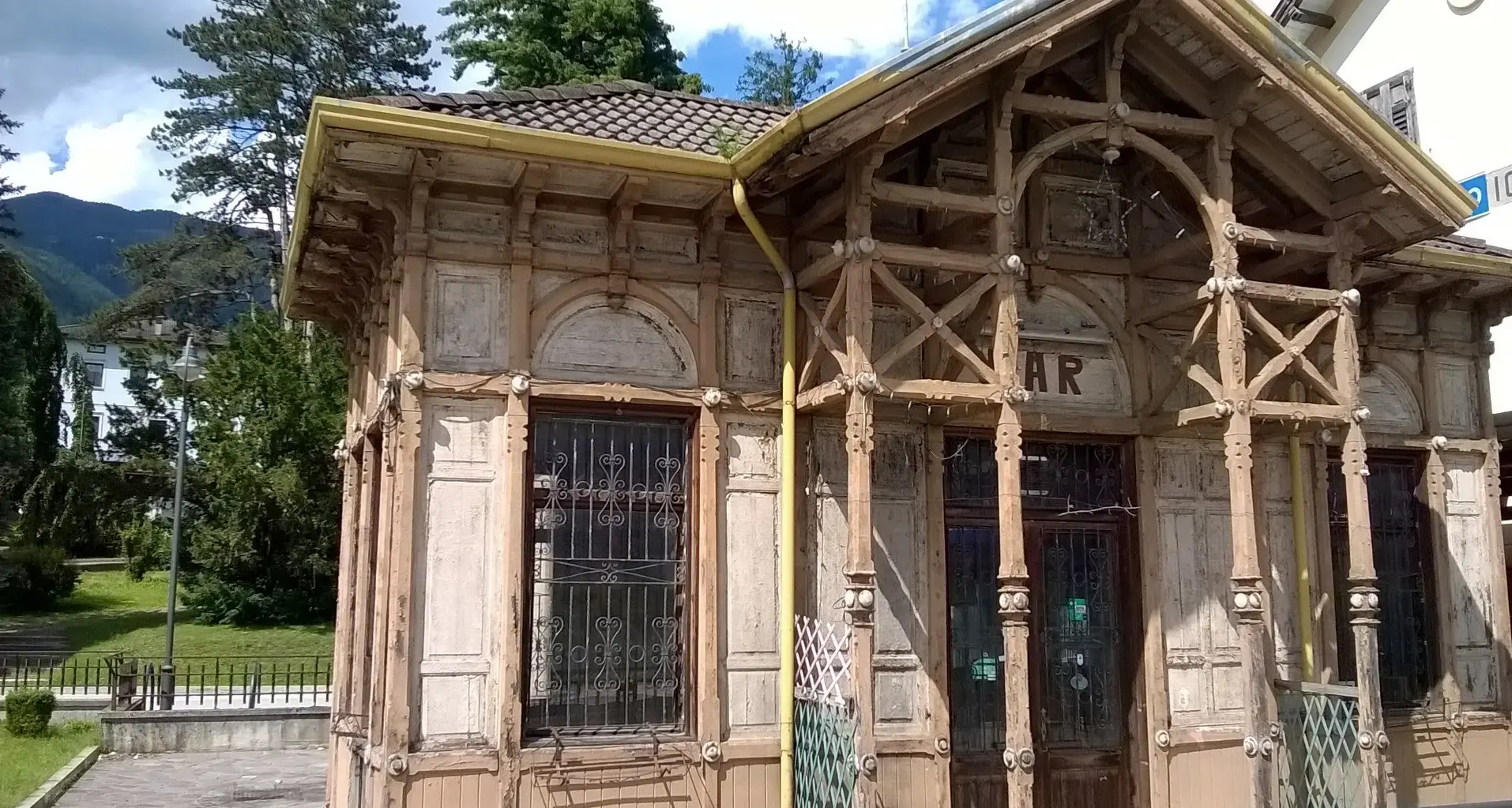 Appello per salvare il Caffè Asburgico di Levico