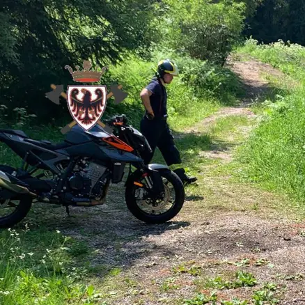 Travolta da una moto sulla strada del Manghen: grave una donna