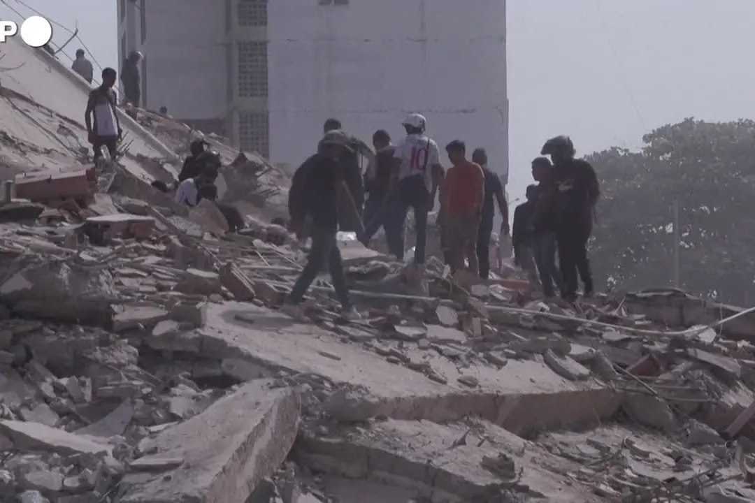 Sisma in Venezuela, tra le macerie a La Guaira