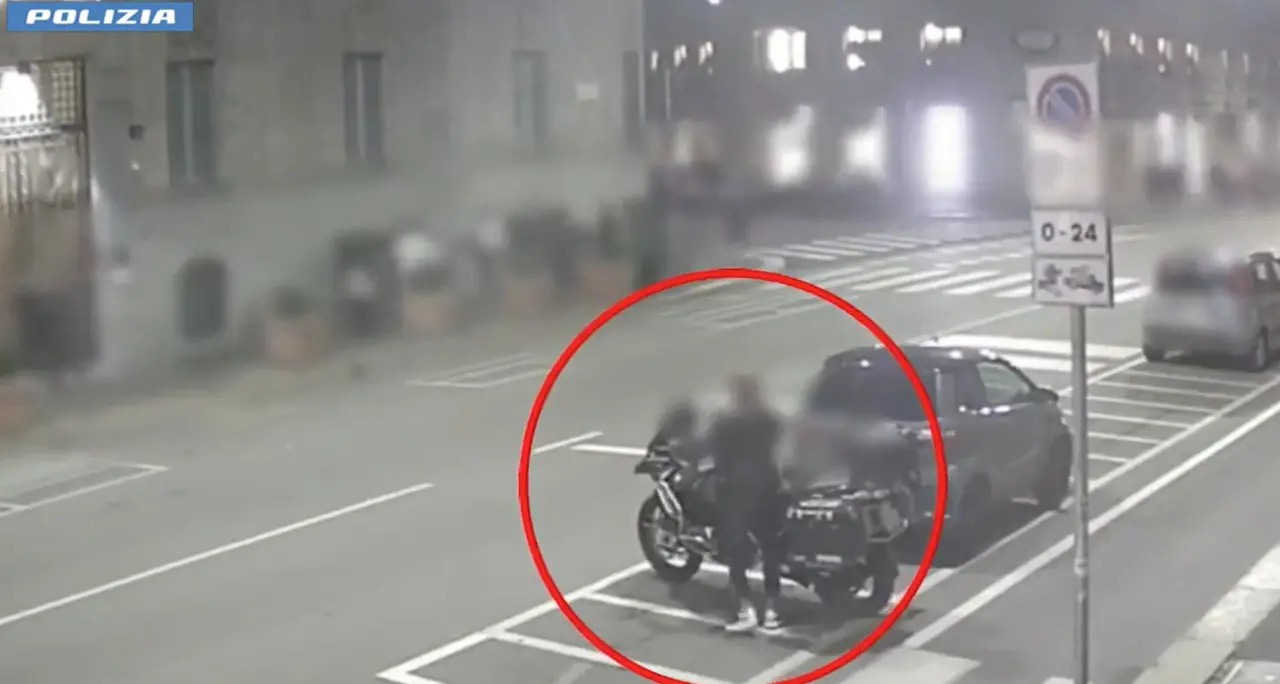 Polizia arresta i Bonnie and Clyde dei furti di moto di lusso in centro a Milano