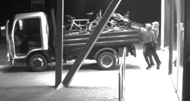 Furto di bici ad Appiano: i ladri in azione