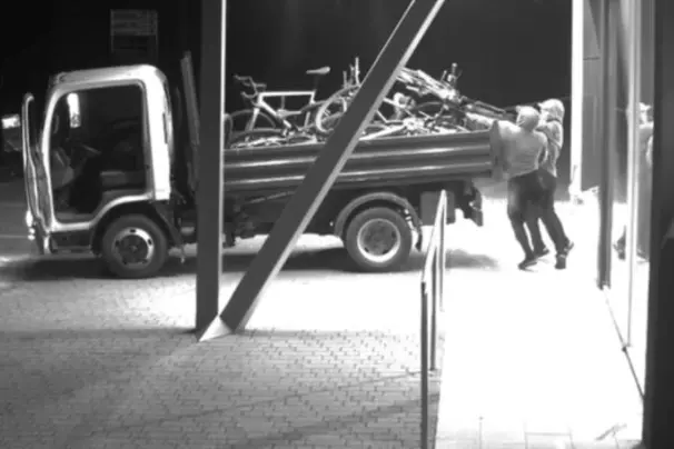 Furto di bici ad Appiano: i ladri in azione