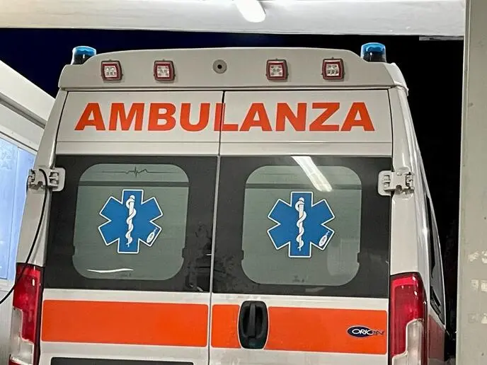 Scontro frontale tra due auto a Giustino, coinvolti una mamma con un neonato