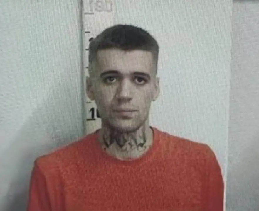 Bolzano, diffusa la foto del detenuto 23enne evaso dall'ospedale