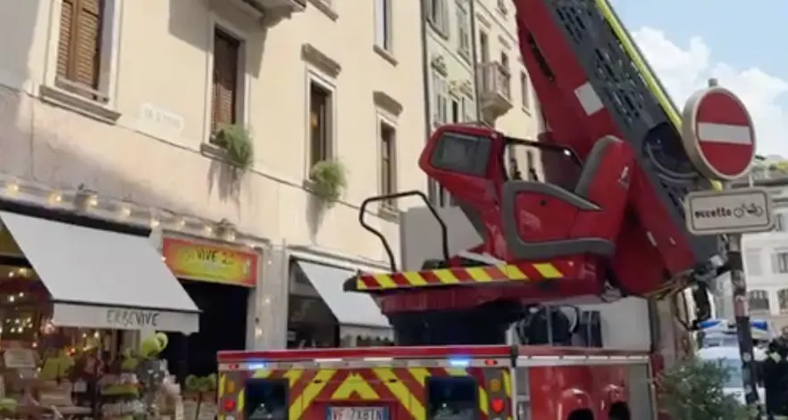 Allarme fuga di gas nel centro di Trento: strada chiusa e intervento dei vigili del fuoco