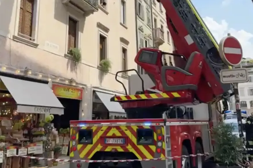 Allarme fuga di gas nel centro di Trento: strada chiusa e intervento dei vigili del fuoco