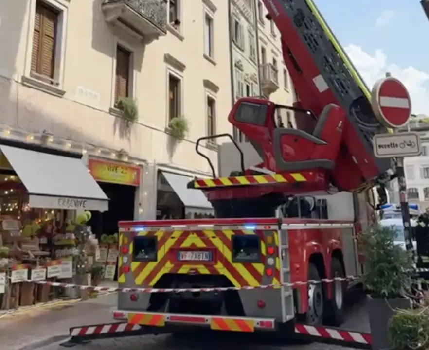 Allarme fuga di gas nel centro di Trento: strada chiusa e intervento dei vigili del fuoco