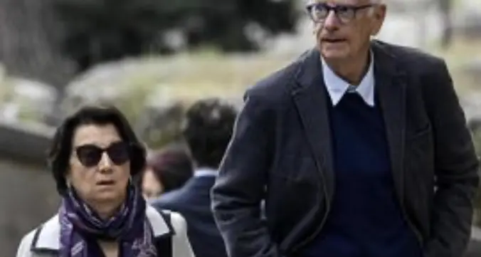 Si tuffa nel lago di Vico e scompare: disperso Luigi Cavallari, marito della ministra Roccella
