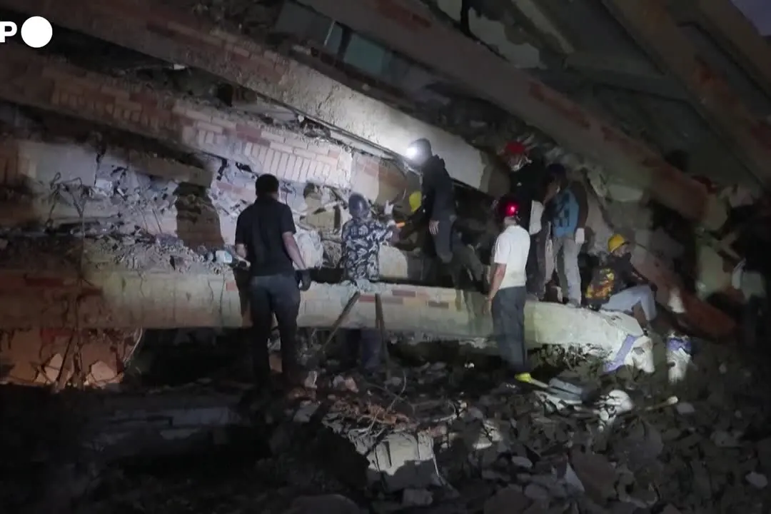La terra trema ancora, La Guaira è un cimitero a cielo aperto