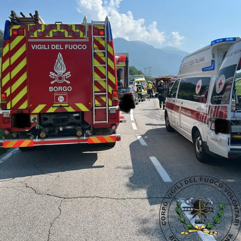 Frontale tra Telve e Borgo: mamma e bimbo di un anno in elicottero a Trento