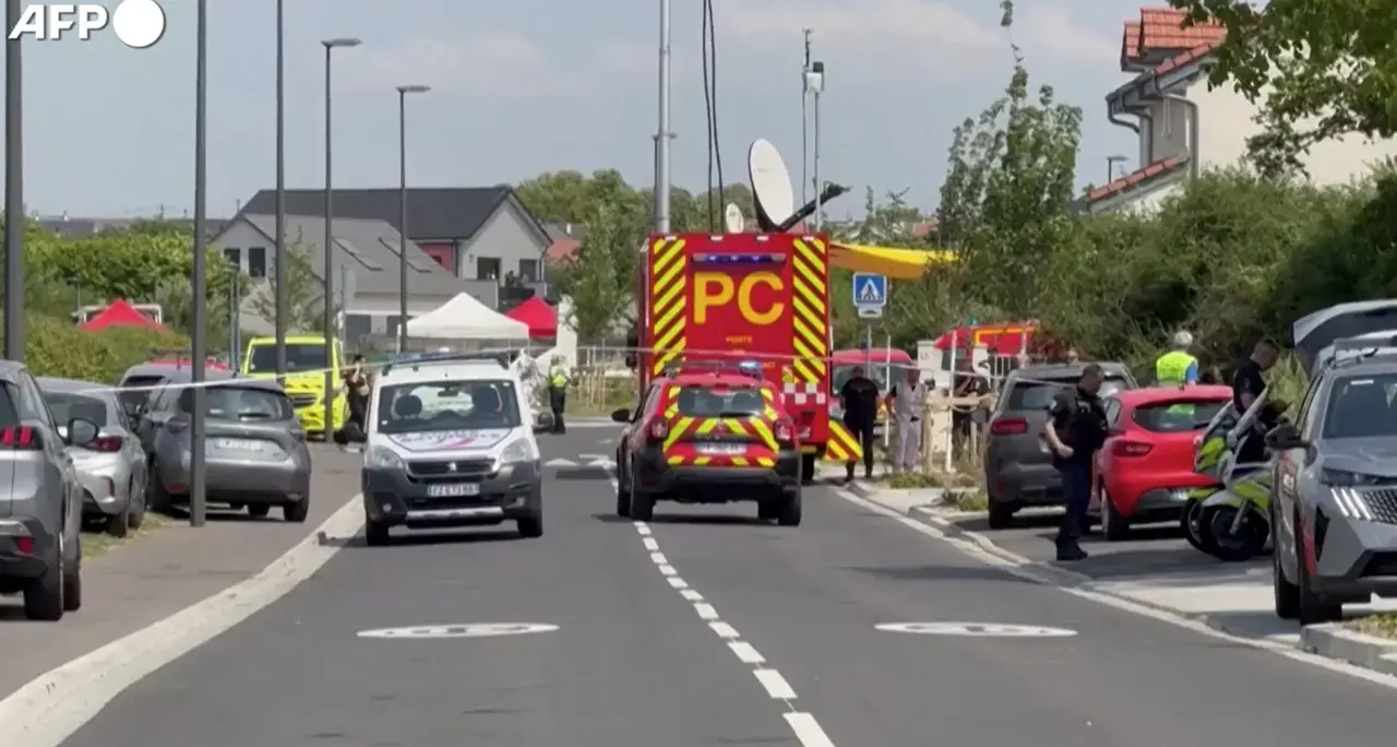 Aereo da turismo precipitato nell'est della Francia: \"11 morti\"