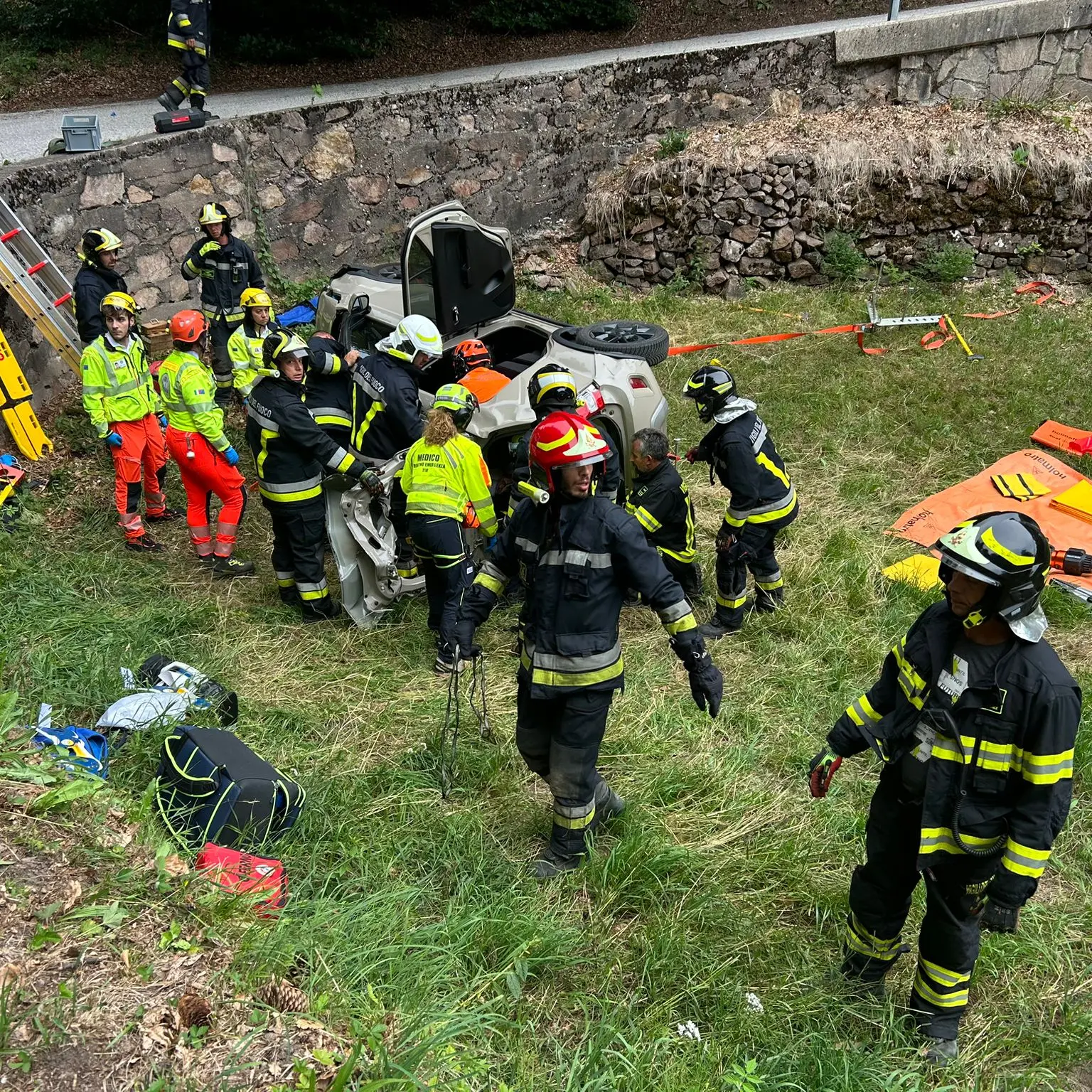Incidente sulla strada del Lago Santo: due persone estratte con le pinze idrauliche