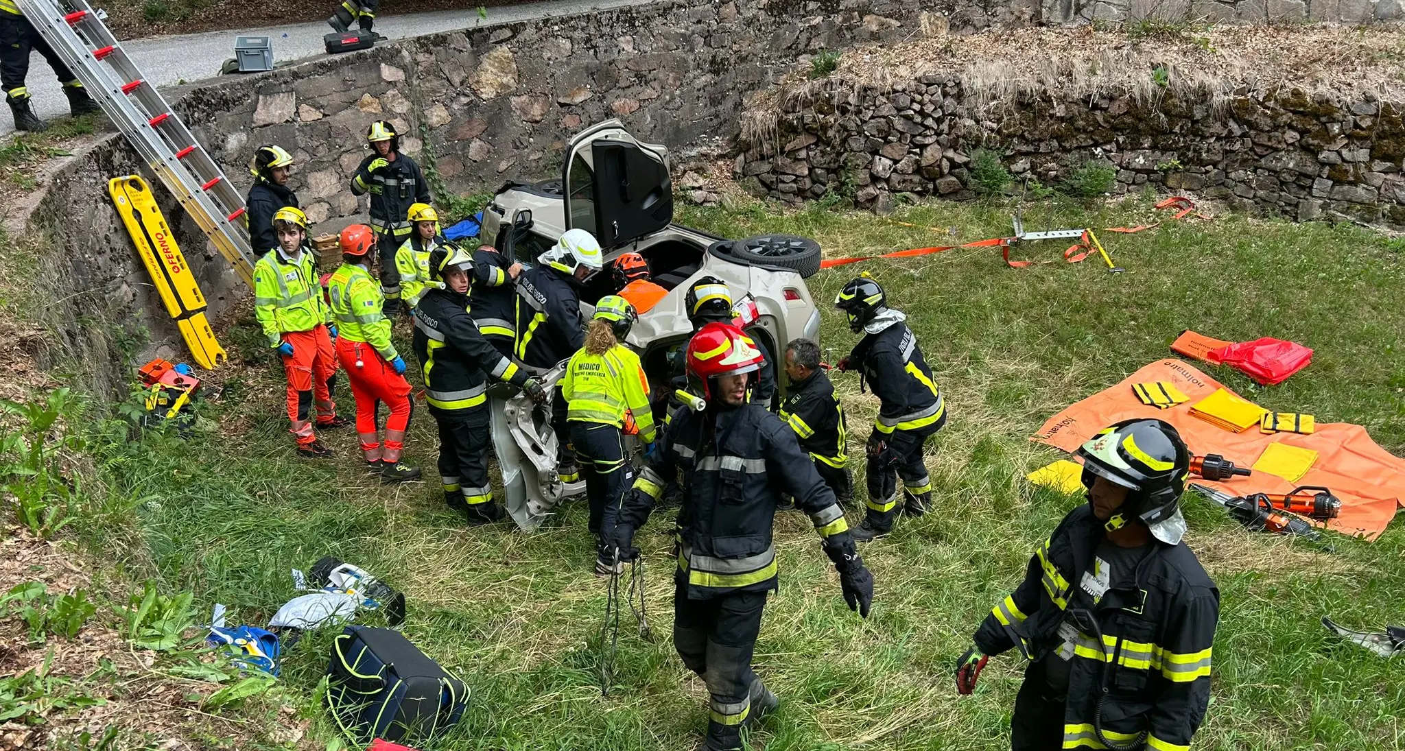 Incidente sulla strada del Lago Santo: due persone estratte con le pinze idrauliche