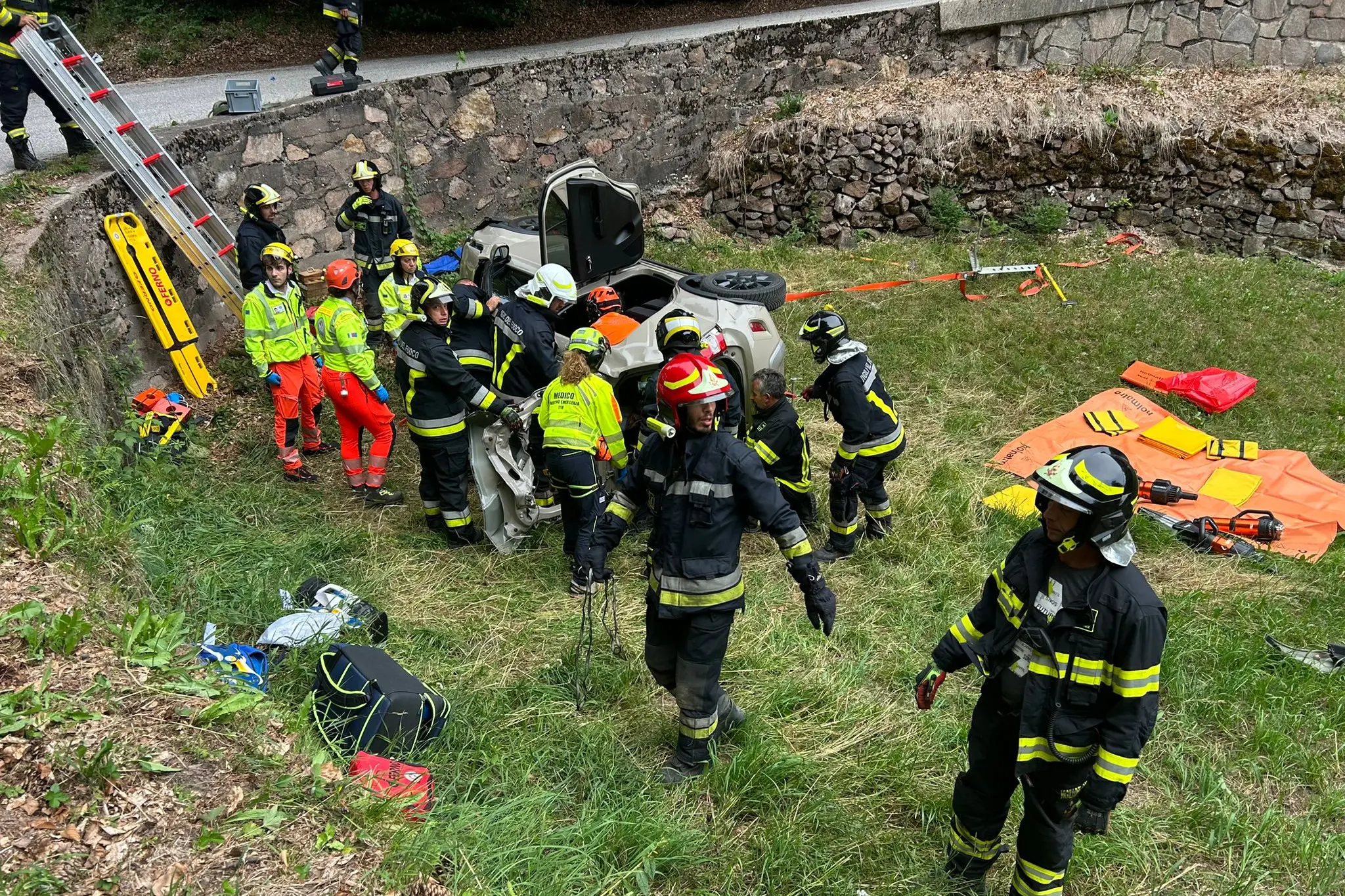 Incidente sulla strada del Lago Santo: due persone estratte con le pinze idrauliche