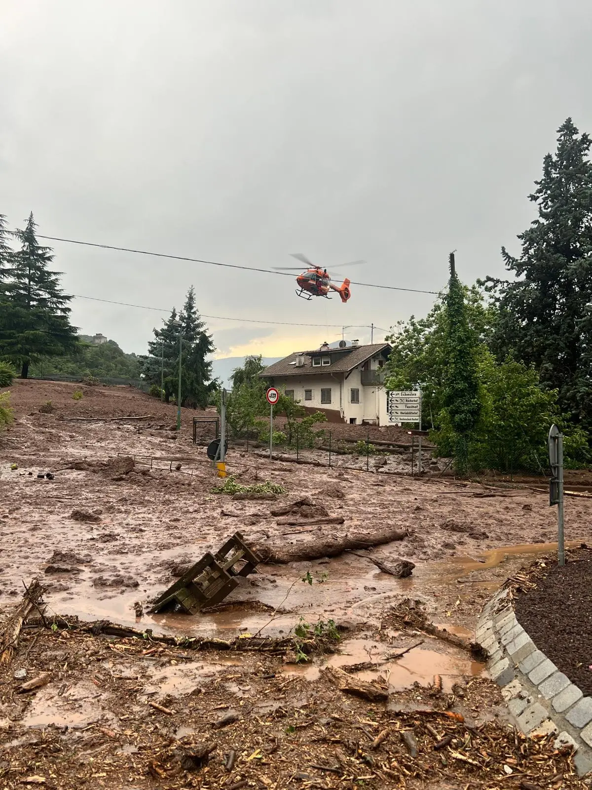 Rio Bianco straripa nel Meranese, danni rilevanti ma nessun ferito segnalato