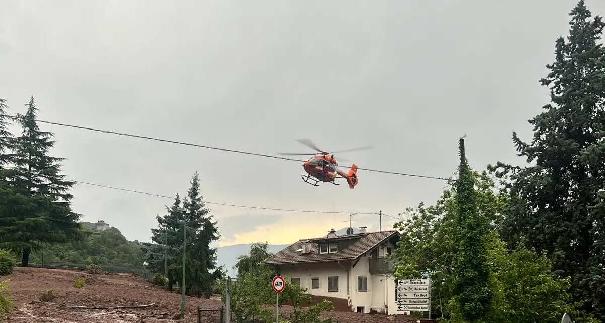 Maltempo in Alto Adige, persone recuperare dai pompieri