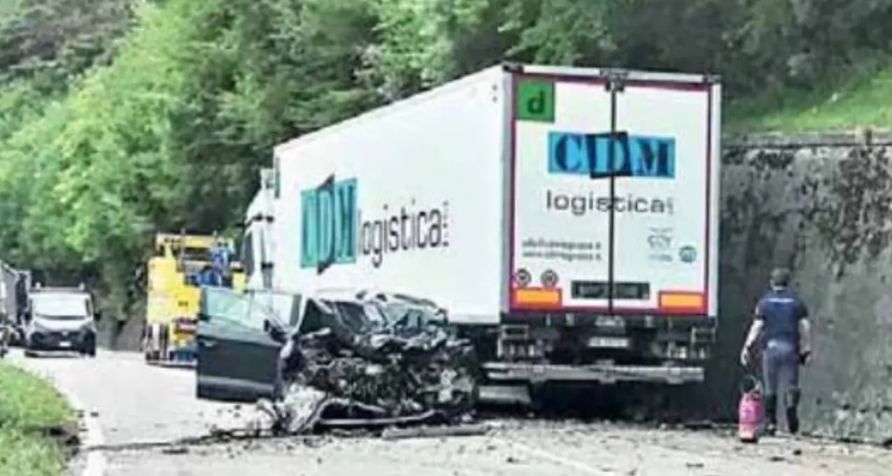 Incidente sulla Feltrina: muore nello schianto frontale contro un Tir