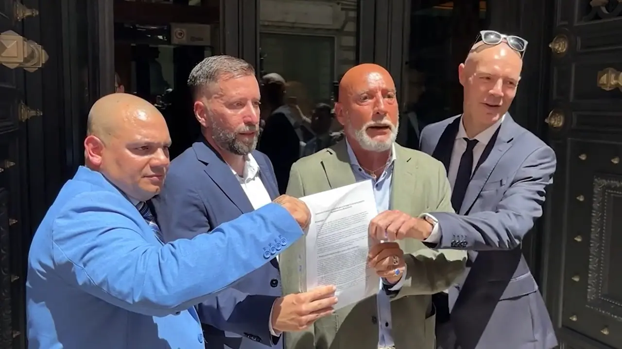Remigrazione, il Comitato deposita in Parlamento le firme per una pdl sul tema