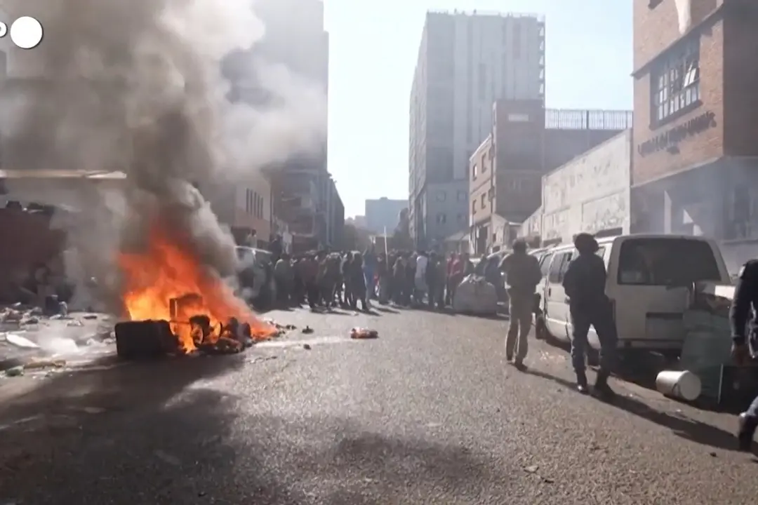 Proteste anti-migranti infiammano il Sudafrica, scontri a Johannesburg