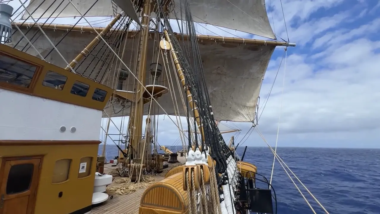 Il Vespucci di nuovo in navigazione, ora è in viaggio verso New York