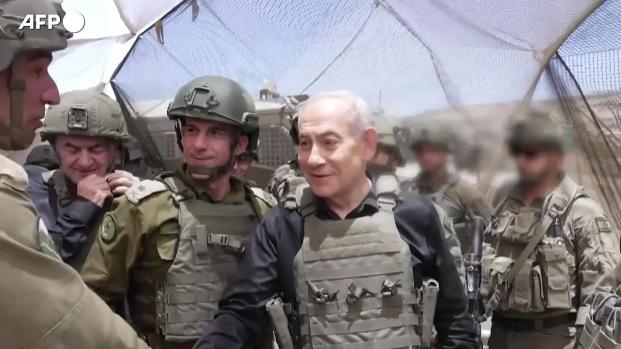 Netanyahu visita il sud del Libano: \"Non ce ne andremo\"