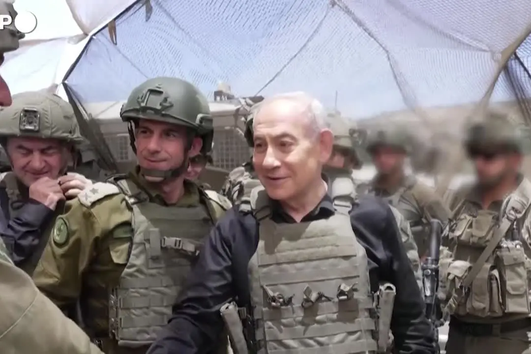 Netanyahu visita il sud del Libano: \"Non ce ne andremo\"