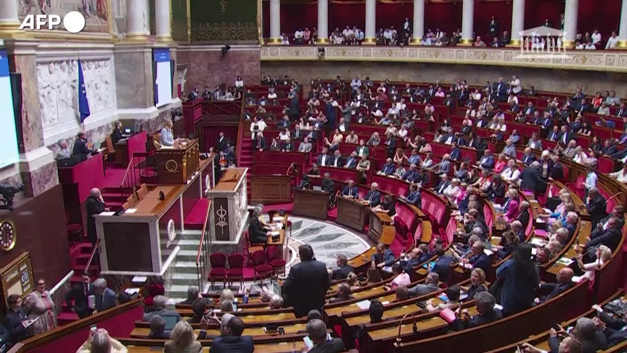 I deputati francesi approvano per la terza volta la legge sul fine vita
