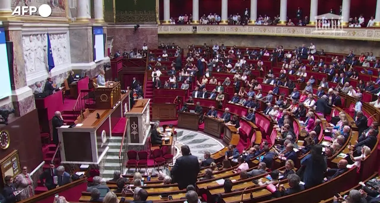 I deputati francesi approvano per la terza volta la legge sul fine vita