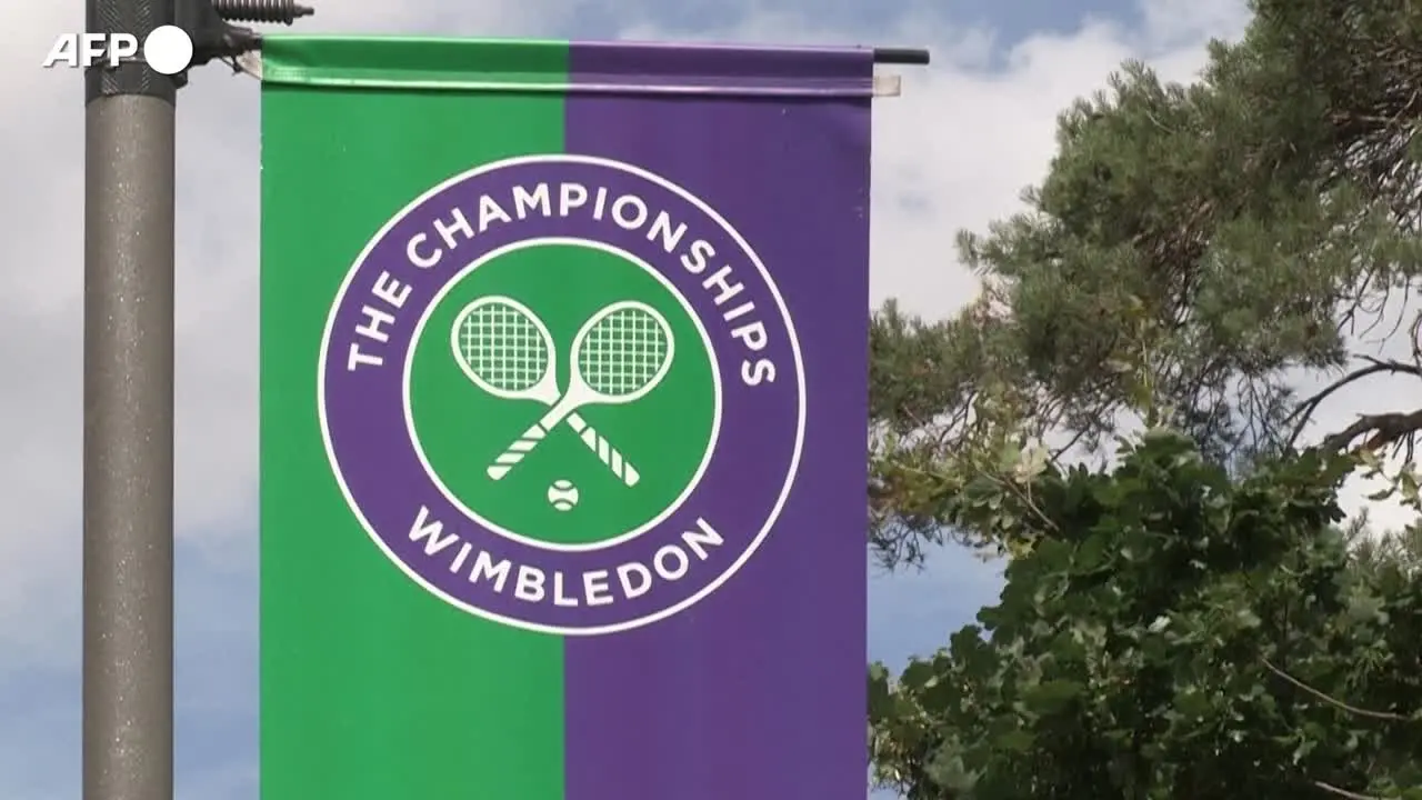 A Wimbledon torna Serena Williams, i fan la aspettano: “È un modello”